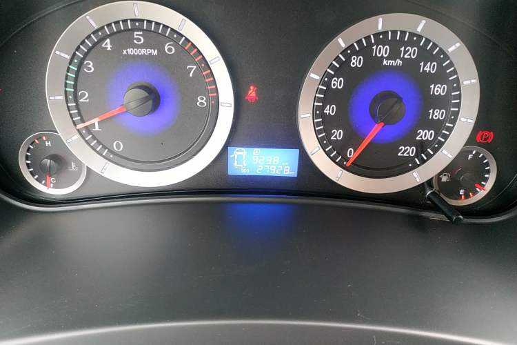 Used Geely Auto Diamond 2016 1.5L Manual Entry-Level Model China IV Standard Odometer Close Up