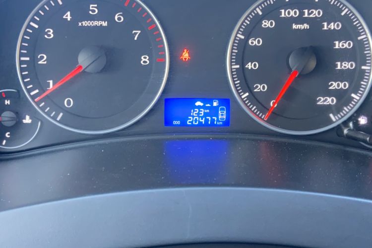 Used Geely Auto Diamond 2016 1.5L Manual Entry-Level Trim Odometer Close Up