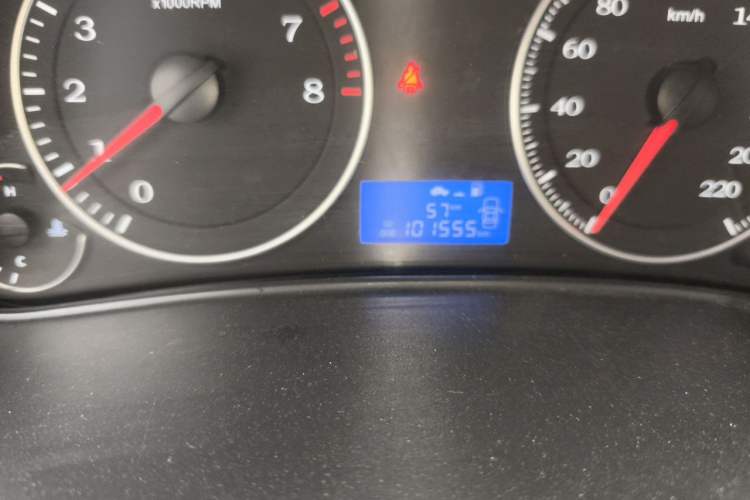 Used Geely Auto Diamond 2016 1.5L Manual Entry-Level Model China IV Standard Odometer Close Up