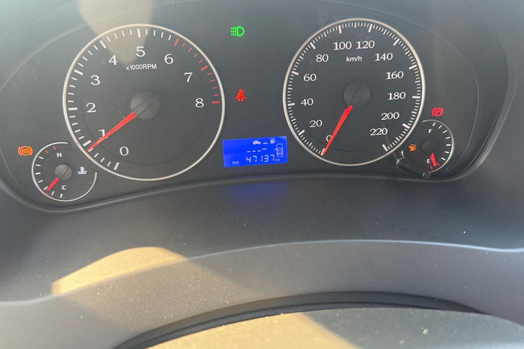 Used Geely Auto Diamond 2016 1.5L Manual Elite Edition Odometer Close Up