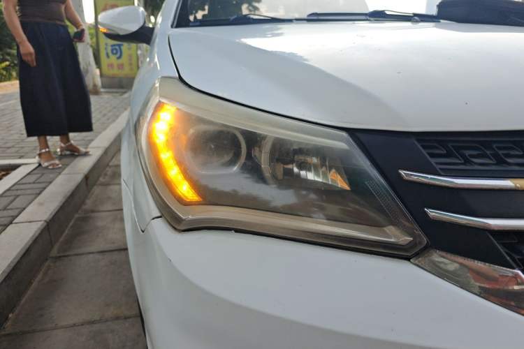 Used Geely Auto Diamond 2016 1.5L Manual Elite Edition Right Front Headlight