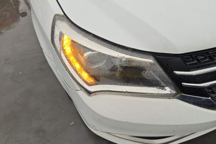 Used Geely Auto Diamond 2016 1.5L Manual Elite Edition Right Front Headlight