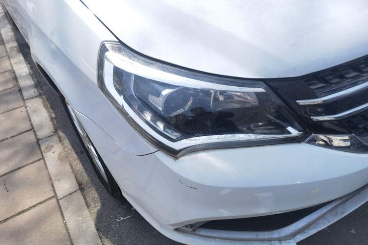 Used Geely Auto Diamond 2016 1.5L Manual Elite Version China IV Standard Right Front Headlight