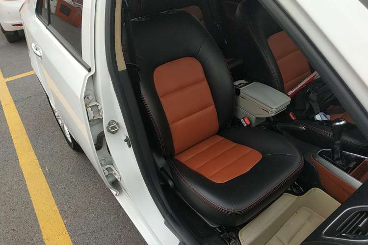 Used Geely Auto Diamond 2016 1.5L Manual Entry-Level Model China IV Standard Right Front Seat
