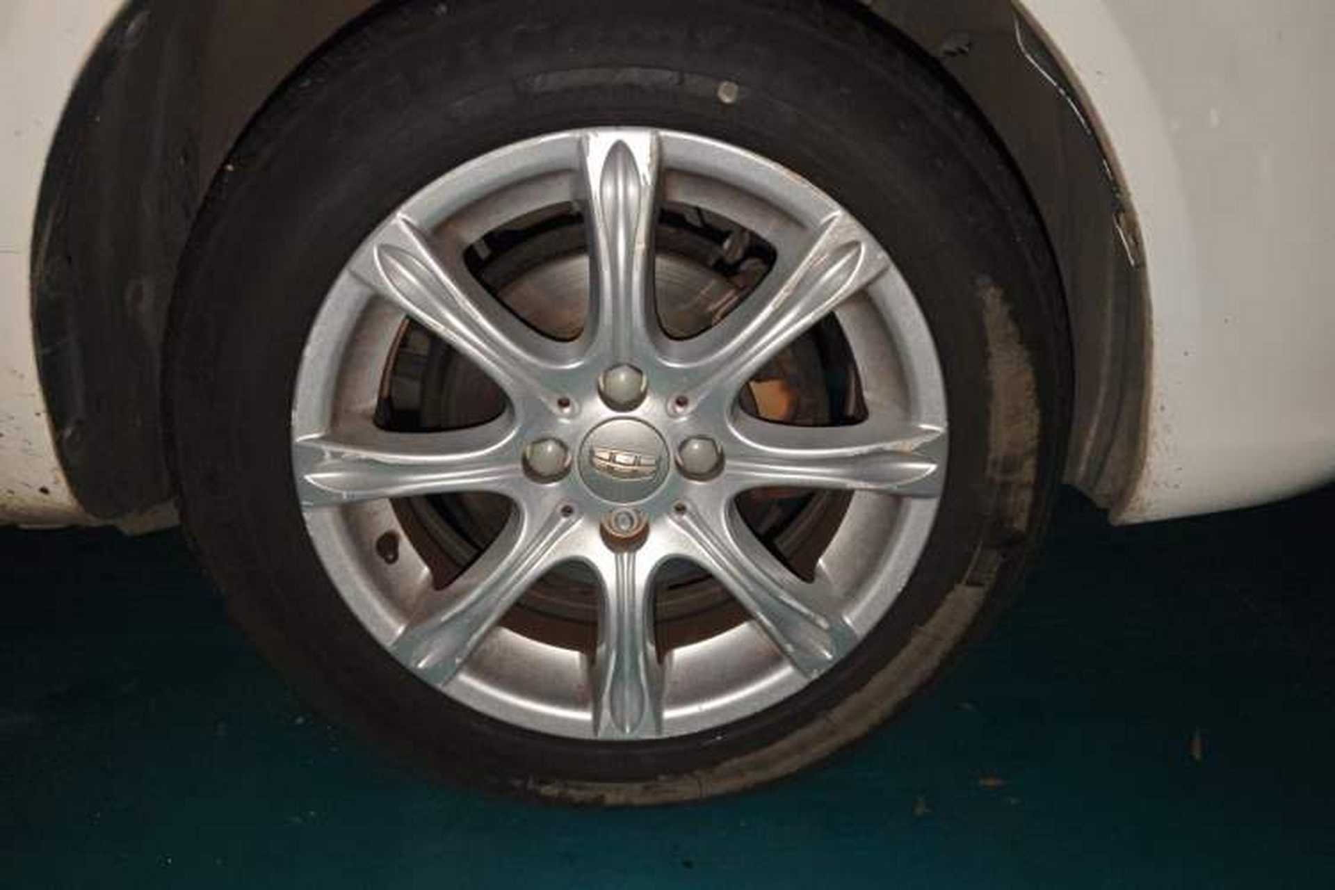 Used Geely Auto Diamond 2016 1.5L Automatic Luxury Version Right Front Wheel Hub