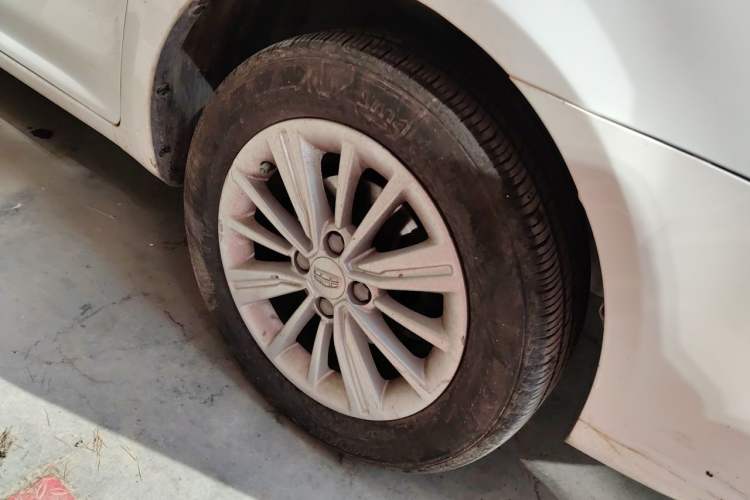 Used Geely Auto Diamond 2016 1.5L Manual Elite Edition Right Front Wheel Hub