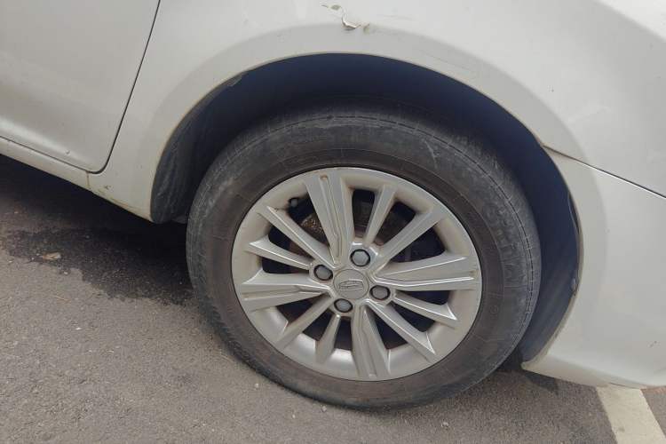 Used Geely Auto Diamond 2016 1.5L Manual Elite Edition Right Front Wheel Hub