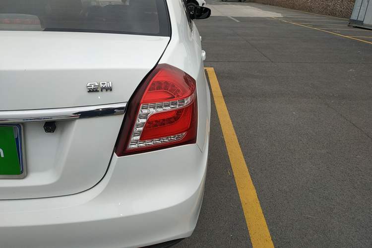 Used Geely Auto Diamond 2016 1.5L Manual Entry-Level Model China IV Standard Right Rear Taillight