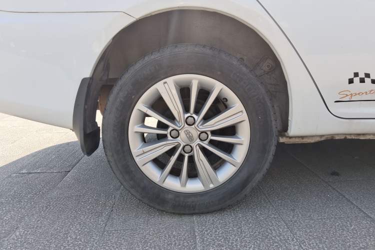 Used Geely Auto Diamond 2016 1.5L Manual Elite Edition Right Rear Wheel Hub