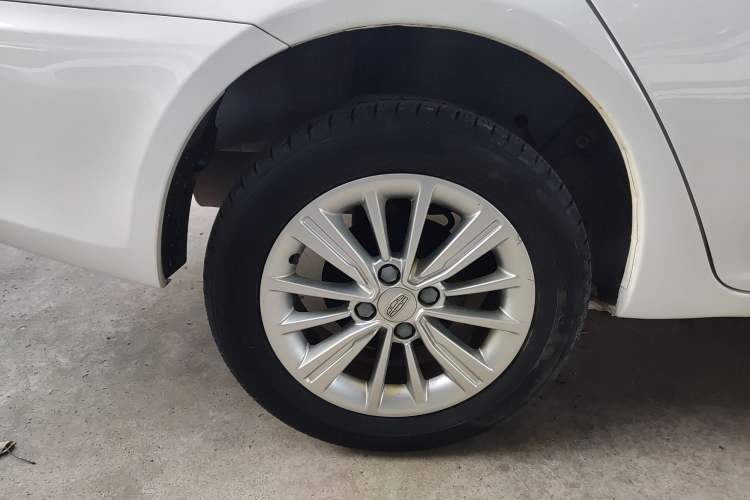Used Geely Auto Diamond 2016 1.5L Manual Elite Edition Right Rear Wheel Hub