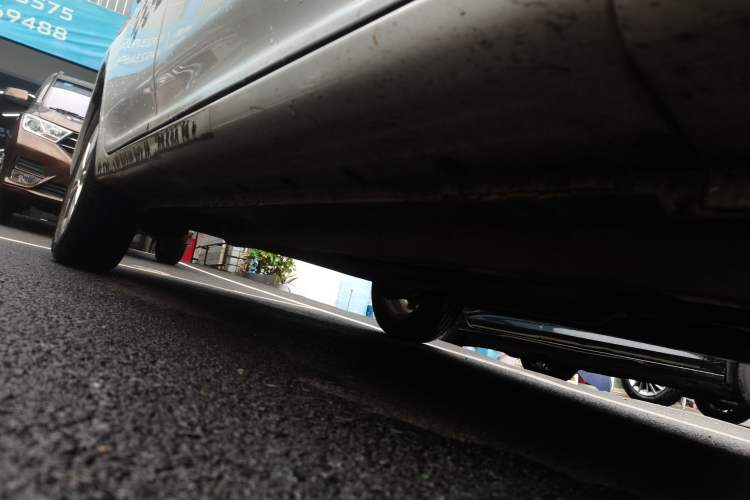 Used Geely Auto Diamond 2016 1.5L Manual Elite Edition Right Side Sill
