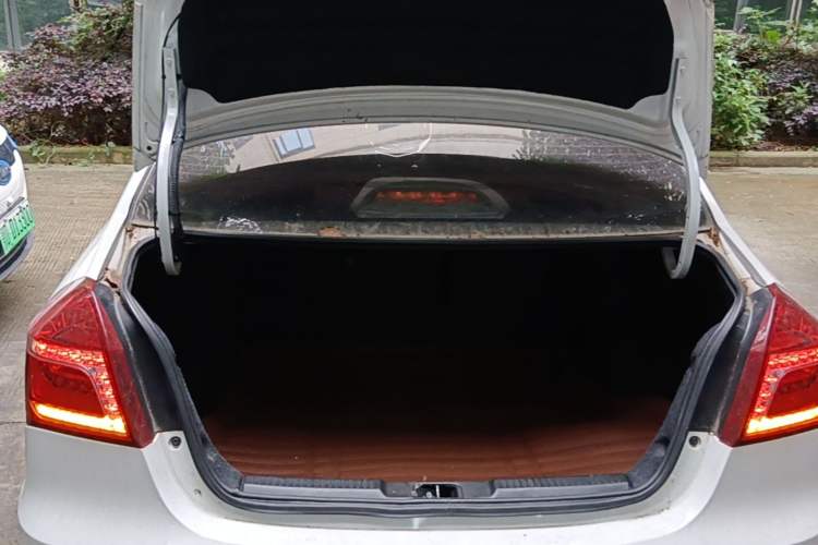 Used Geely Auto Diamond 2016 1.5L Manual Elite Edition Trunk