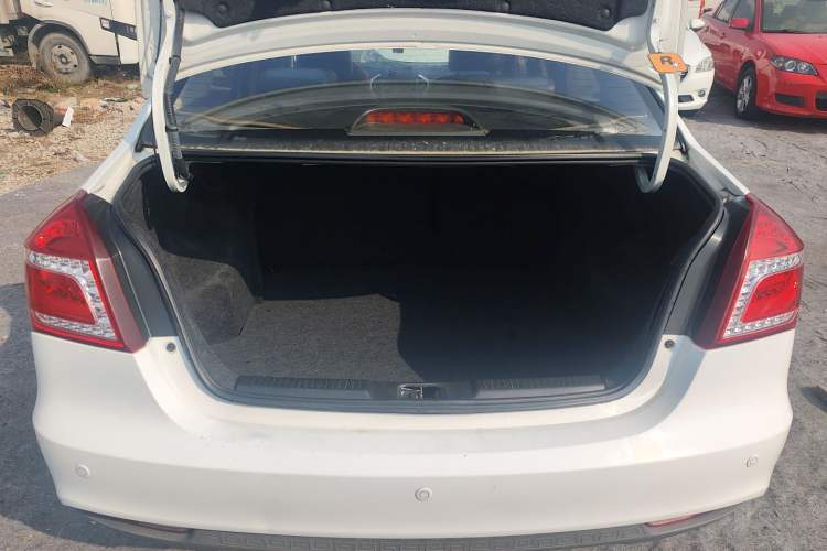 Used Geely Auto Diamond 2016 1.5L Manual Elite Edition Trunk