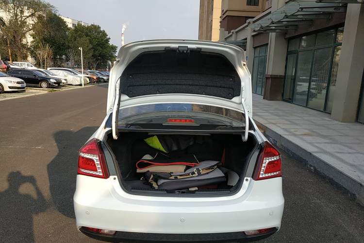 Used Geely Auto Diamond 2016 1.5L Manual Elite Edition Trunk