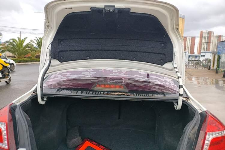 Used Geely Auto Diamond 2016 1.5L Manual Entry-Level Trim Trunk