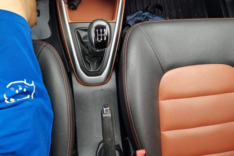 Used Geely Auto Diamond 2016 1.5L Manual Elite Edition Gear Lever