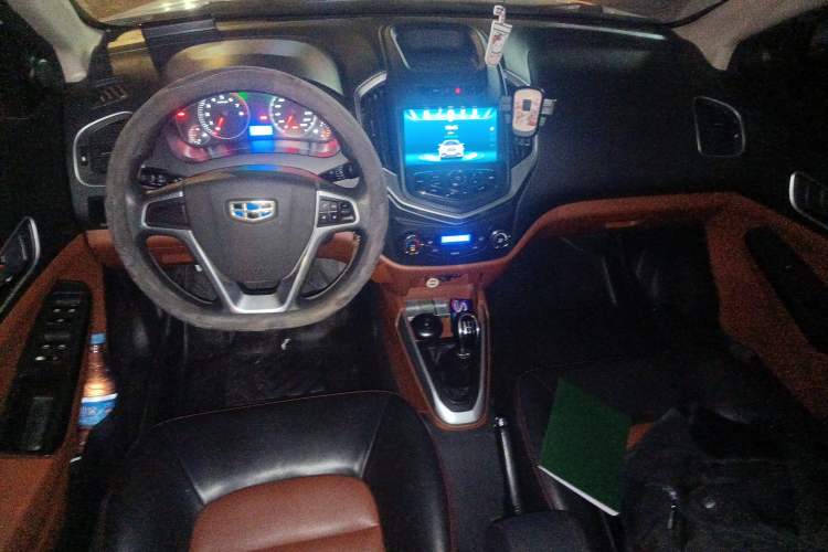 Used Geely Auto Diamond 2017 1.5L Manual Value-Added Model Center Console
