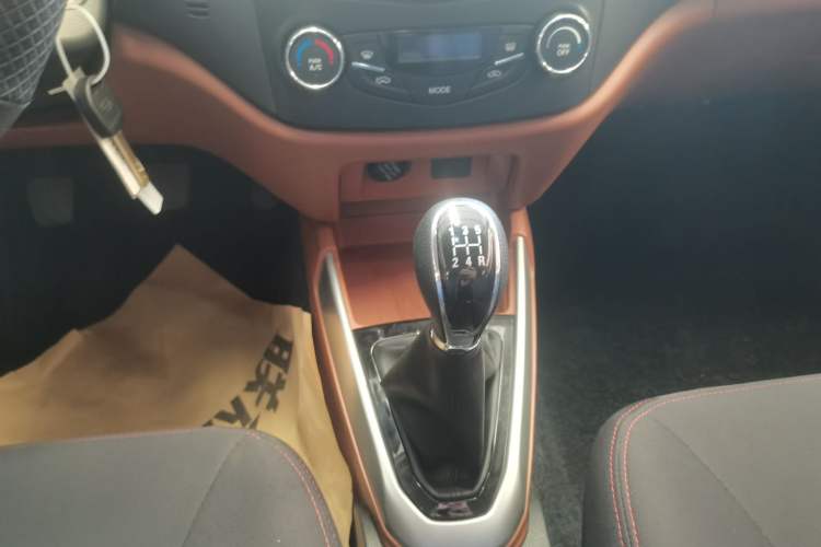 Used Geely Auto Diamond 2017 1.5L Manual Value-Added Model Gear Lever