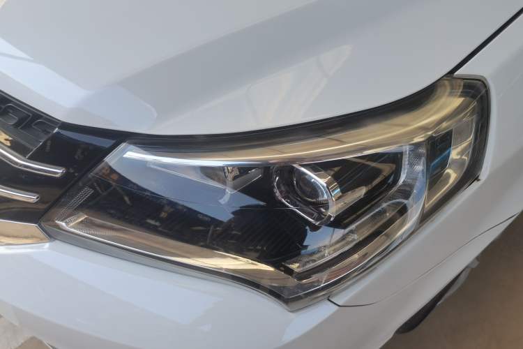 Used Geely Auto Diamond 2017 1.5L Manual Value-Added Model Left Front Headlight