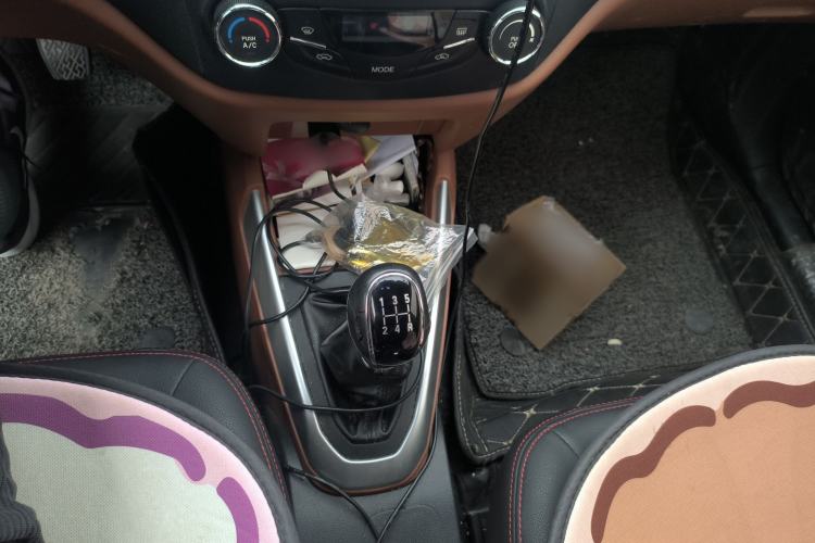 Used Geely Auto Diamond 2019 1.5L Manual Connect Sunroof Edition Gear Lever