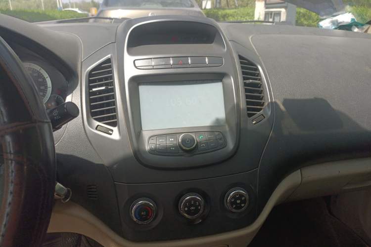 Used Geely Auto Diamond Fortune 2012 1.5L Elite Version Audio And AC Panel