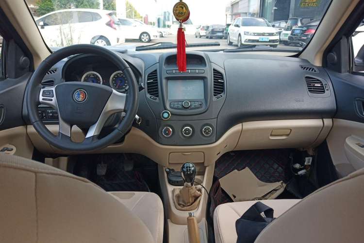 Used Geely Auto Diamond Fortune 2012 1.5L Elite Version Center Console