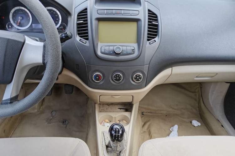 Used Geely Auto Diamond Fortune 2012 1.5L Ambition Trim Audio And AC Panel