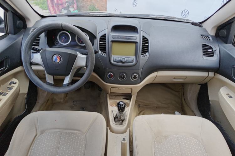 Used Geely Auto Diamond Fortune 2012 1.5L Ambition Trim Center Console