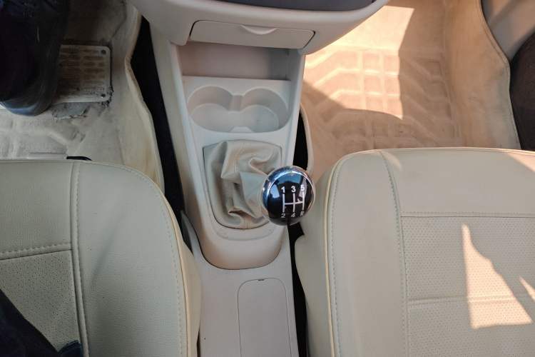 Used Geely Auto Diamond Fortune 2012 1.5L Ambition Trim Gear Lever