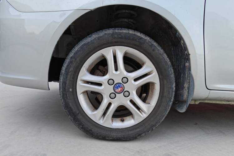 Used Geely Auto Diamond Fortune 2012 1.5L Ambition Trim Left Front Wheel Hub