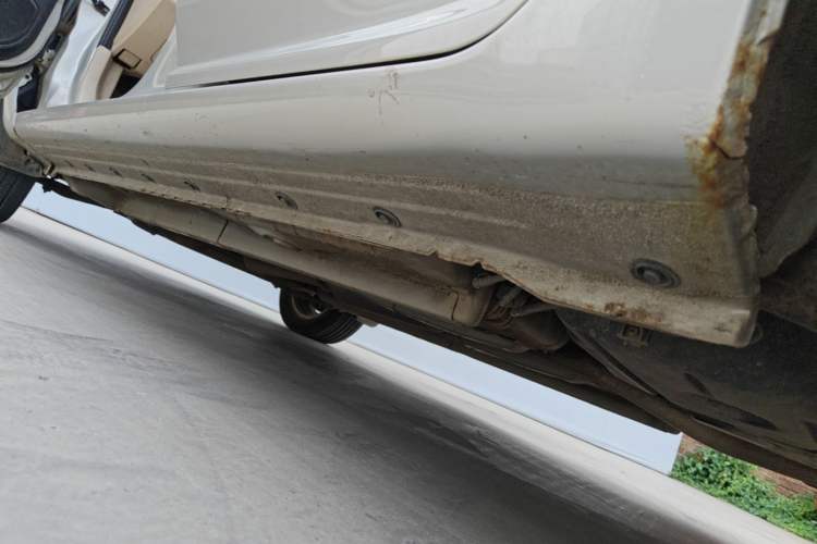 Used Geely Auto Diamond Fortune 2012 1.5L Ambition Trim Left Side Sill