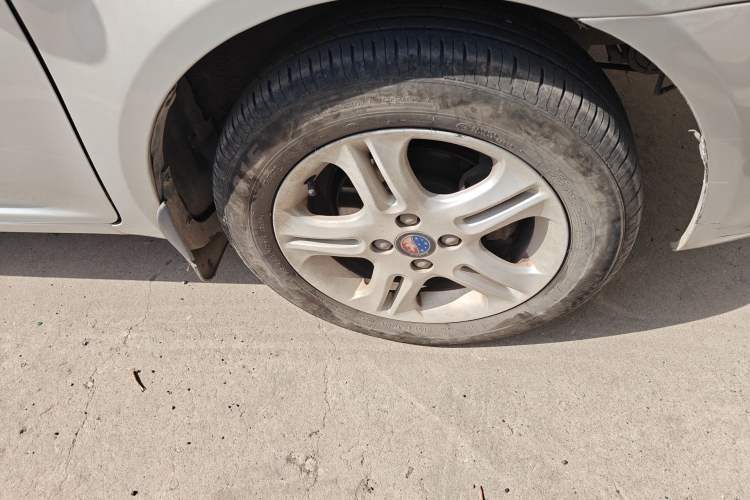Used Geely Auto Diamond Fortune 2012 1.5L Ambition Trim Right Front Wheel Hub