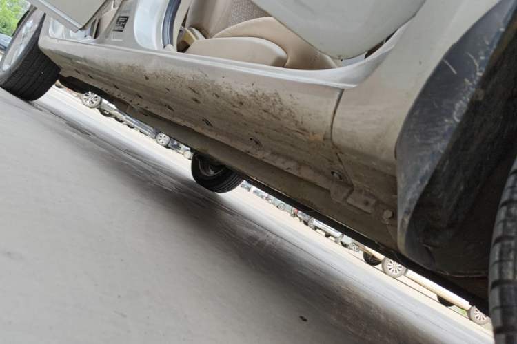 Used Geely Auto Diamond Fortune 2012 1.5L Ambition Trim Right Side Sill