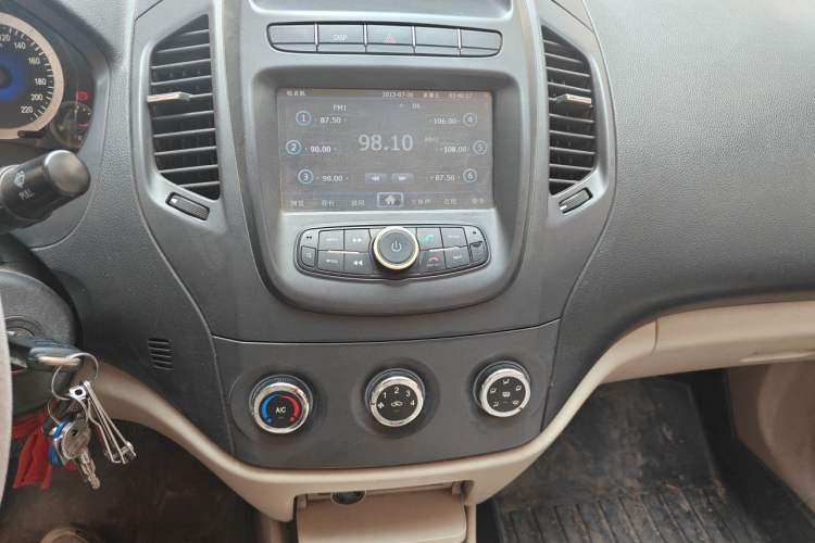 Used Geely Auto Diamond Fortune 2012 1.5L Elite Version Audio And AC Panel