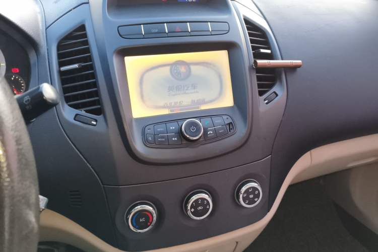 Used Geely Auto Diamond Fortune 2015 1.5L Elite Model Audio And AC Panel