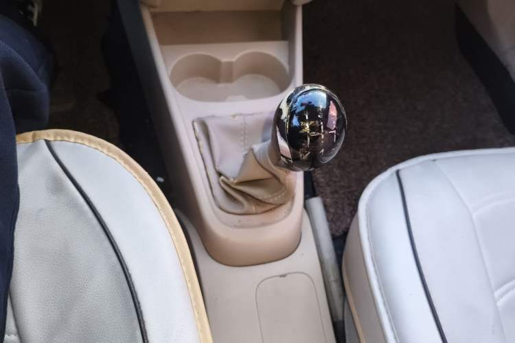 Used Geely Auto Diamond Fortune 2015 1.5L Elite Model Gear Lever