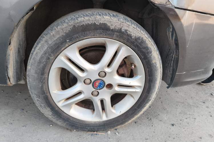 Used Geely Auto Diamond Fortune 2015 1.5L Elite Model Right Front Wheel Hub