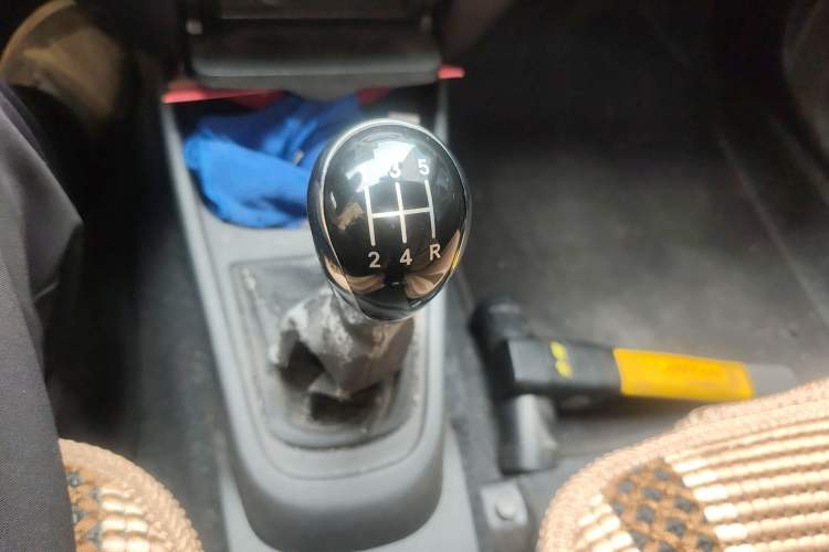 Used Geely Auto Diamond Fortune 2015 1.5L Elite Model Gear Lever