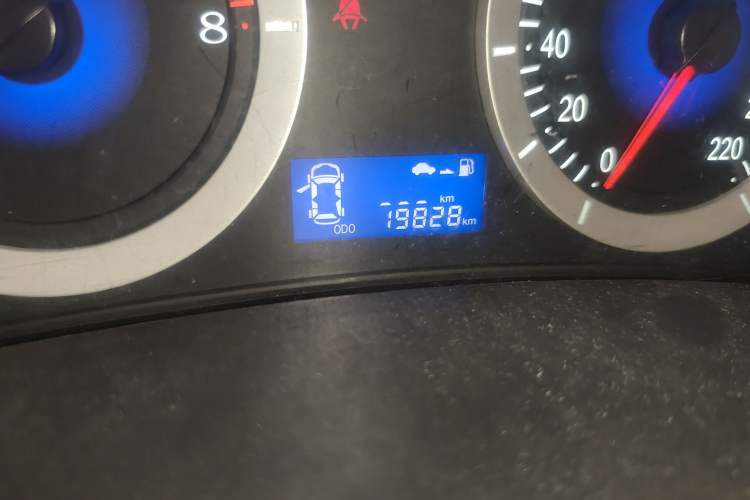 Used Geely Auto Diamond Fortune 2015 1.5L Elite Model Odometer Close Up