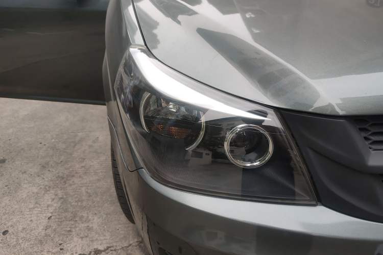 Used Geely Auto Diamond Fortune 2015 1.5L Elite Model Right Front Headlight