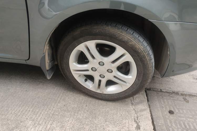 Used Geely Auto Diamond Fortune 2015 1.5L Elite Model Right Front Wheel Hub