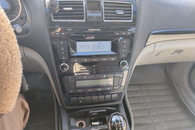 Used Geely Auto EC8 2013 2.0L Manual Elite Edition Audio And AC Panel