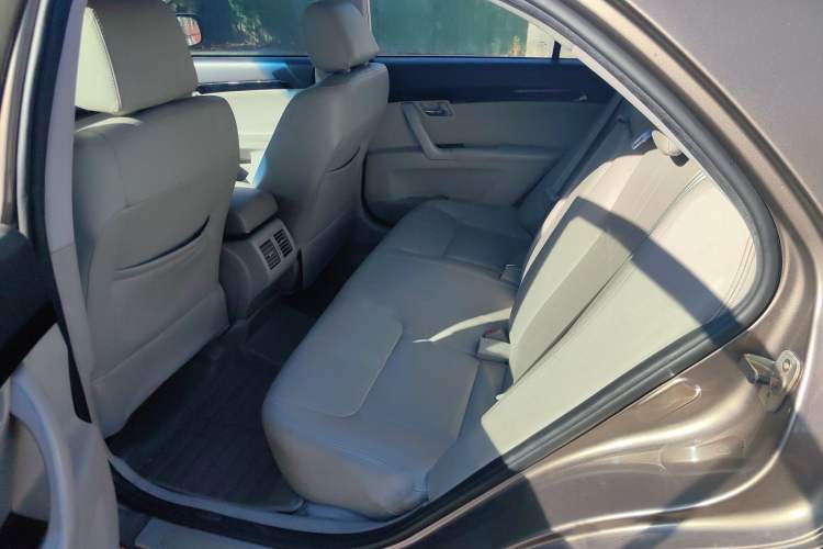 Used Geely Auto EC8 2013 2.0L Manual Elite Edition Interior 4