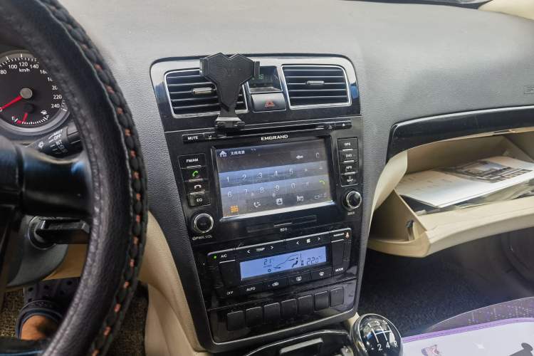 Used Geely Auto EC8 2011 2.0L Manual Comfort Edition Audio And AC Panel