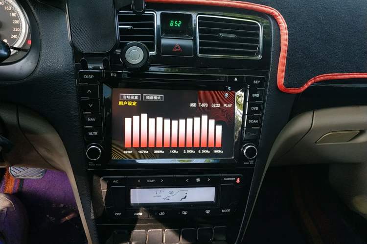 Used Geely Auto EC8 2011 2.0L Automatic Comfort Edition Audio And AC Panel