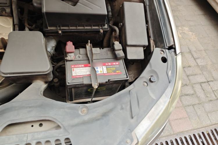Used Geely Auto EC8 2011 2.0L Automatic Comfort Edition Engine Bay Left