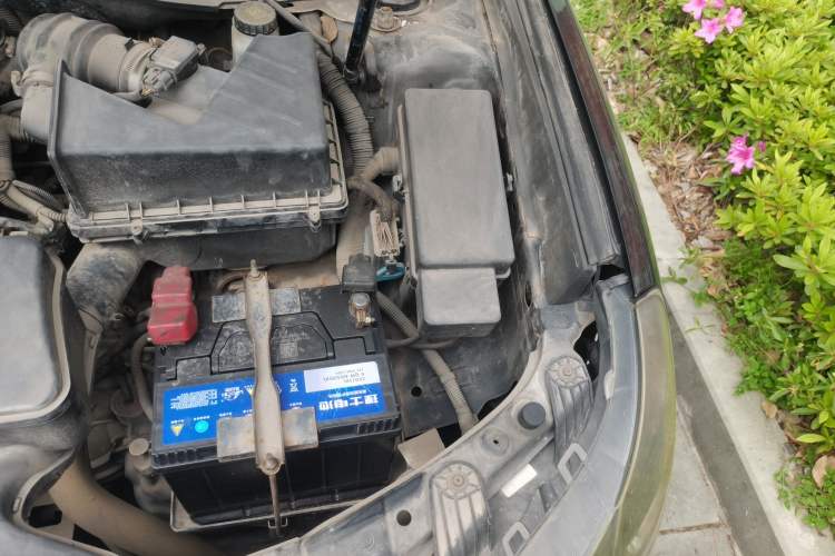 Used Geely Auto EC8 2011 2.4L Automatic Prestige Edition Engine Bay Left