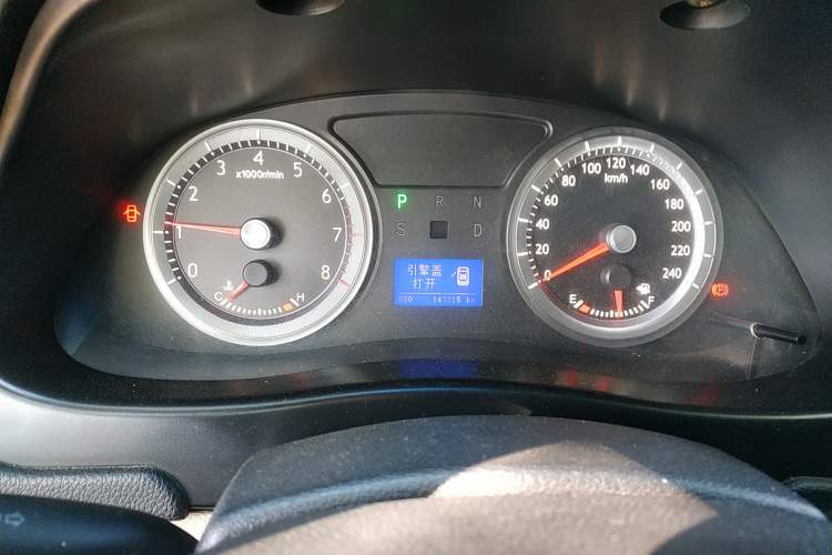 Used Geely Auto EC8 2011 2.0L Automatic Comfort Edition Odometer Close Up