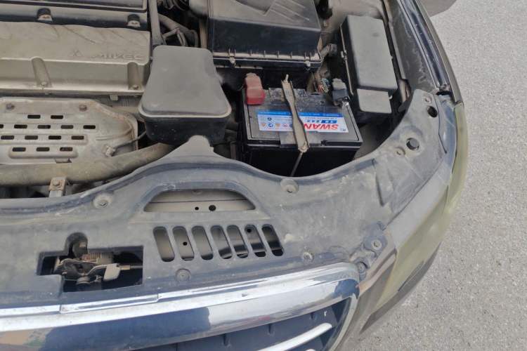 Used Geely Auto EC8 2011 2.0L Manual Comfort Edition Engine Bay Left