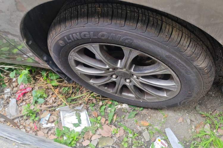 Used Geely Auto EC8 2011 2.0L Manual Comfort Edition Right Front Wheel Hub